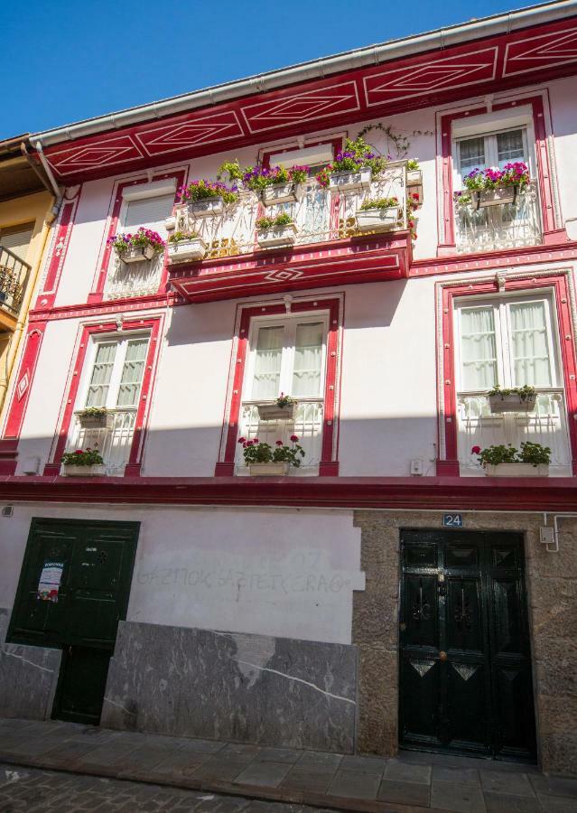 La Casa Roja De Saioa Apartment Lekeitio Exterior photo